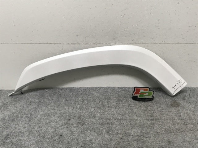 新車取り外し!ランドクルーザー/ランクル FJA300W/VJA300W 純正 左 リア ドア/オーバーフェンダー/フェンダーアーチモール 75078-60060 090 トヨタ(134459)