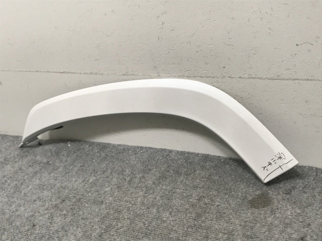 新車取り外し!ランドクルーザー/ランクル FJA300W/VJA300W 純正 左 リア ドア/オーバーフェンダー/フェンダーアーチモール 75078-60060 090 トヨタ(134459)