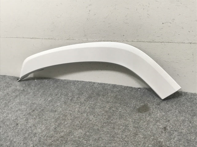 新車取り外し!ランドクルーザー/ランクル FJA300W/VJA300W 純正 左 リア ドア/オーバーフェンダー/フェンダーアーチモール 75078-60060 090 トヨタ(134460)