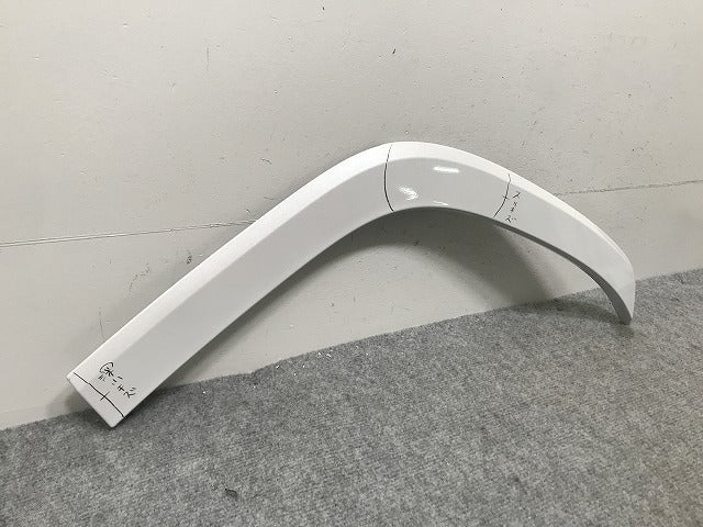 新車外し!ランドクルーザー/ランクル FJA300W/VJA300W 純正 左 リア クォーター/オーバーフェンダー/フェンダーアーチモール 75606-60120 ホワイト 090(134461)