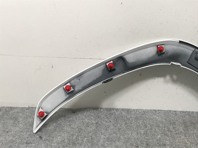新車外し!ランドクルーザー/ランクル FJA300W/VJA300W 純正 左 リア クォーター/オーバーフェンダー/フェンダーアーチモール 75606-60120 ホワイト 090(134461)