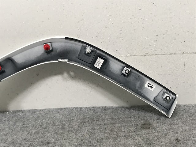 新車外し!ランドクルーザー/ランクル FJA300W/VJA300W 純正 左 リア クォーター/オーバーフェンダー/フェンダーアーチモール 75606-60120 ホワイト 090(134461)