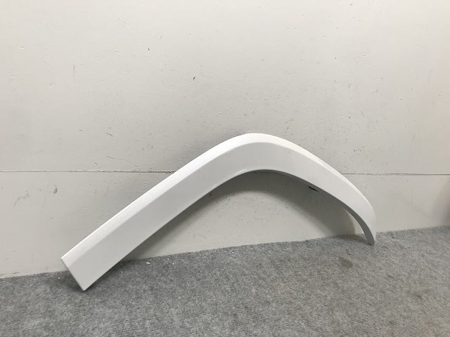 新車外し!ランドクルーザー/ランクル FJA300W/VJA300W 純正 左 リア クォーター/オーバーフェンダー/フェンダーアーチモール 75606-60120 ホワイト 090(134462)