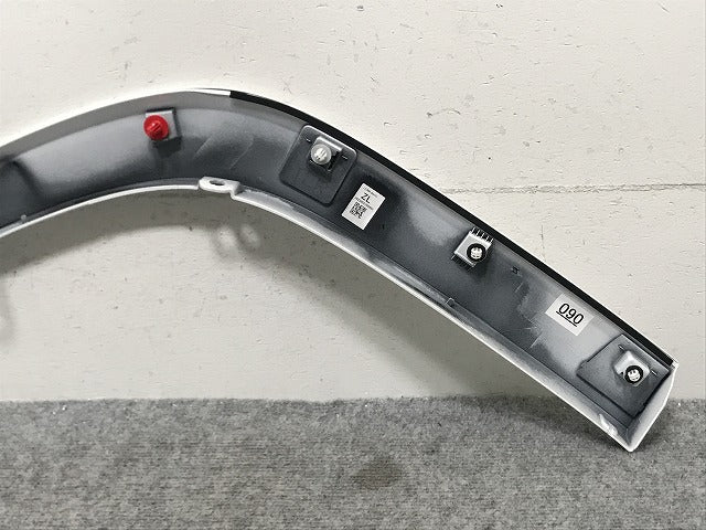 新車外し!ランドクルーザー/ランクル FJA300W/VJA300W 純正 左 リア クォーター/オーバーフェンダー/フェンダーアーチモール 75606-60120 ホワイト 090(134462)