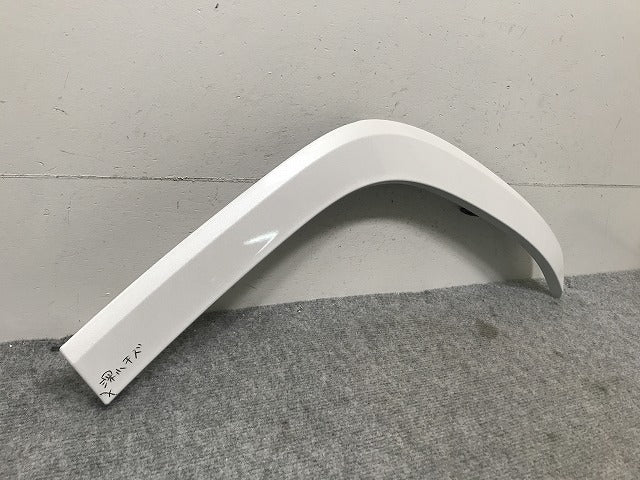 新車外し!ランドクルーザー/ランクル FJA300W/VJA300W 純正 左 リア クォーター/オーバーフェンダー/フェンダーアーチモール 75606-60120 ホワイト 090(134464)