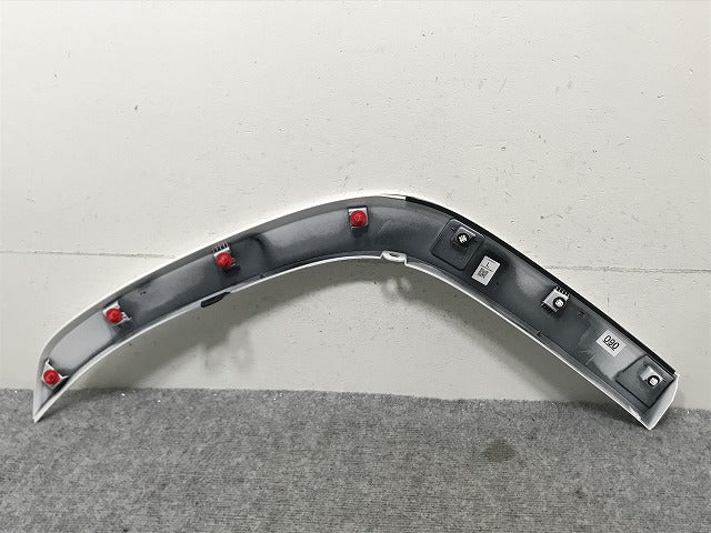 新車外し!ランドクルーザー/ランクル FJA300W/VJA300W 純正 左 リア クォーター/オーバーフェンダー/フェンダーアーチモール 75606-60120 ホワイト 090(134464)