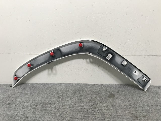 新車外し!ランドクルーザー/ランクル FJA300W/VJA300W 純正 左 リア クォーター/オーバーフェンダー/フェンダーアーチモール 75606-60120 ホワイト 090(134465)