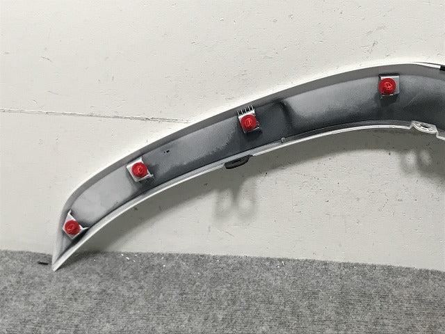 新車外し!ランドクルーザー/ランクル FJA300W/VJA300W 純正 左 リア クォーター/オーバーフェンダー/フェンダーアーチモール 75606-60120 ホワイト 090(134465)