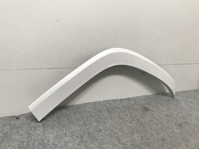 新車外し!ランドクルーザー/ランクル FJA300W/VJA300W 純正 左 リア クォーター/オーバーフェンダー/フェンダーアーチモール 75606-60120 ホワイト 090(134466)