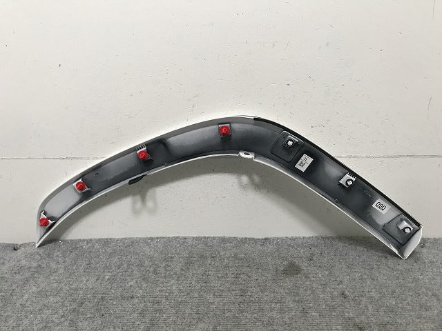 新車外し!ランドクルーザー/ランクル FJA300W/VJA300W 純正 左 リア クォーター/オーバーフェンダー/フェンダーアーチモール 75606-60120 ホワイト 090(134466)