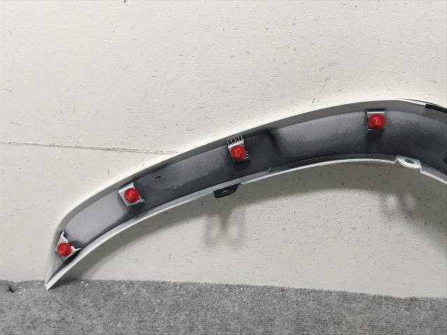 新車外し!ランドクルーザー/ランクル FJA300W/VJA300W 純正 左 リア クォーター/オーバーフェンダー/フェンダーアーチモール 75606-60120 ホワイト 090(134466)