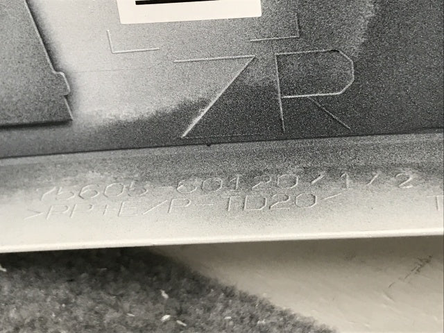 新車取り外し!ランドクルーザー/ランクル FJA300W/VJA300W 純正 右 リア クォーター/オーバーフェンダー/フェンダーモール 75605-60120 090 トヨタ(134468)