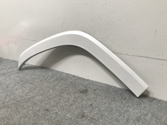 新車外し!ランドクルーザー/ランクル FJA300W/VJA300W 純正 右 リア クォーター/オーバーフェンダー/フェンダーアーチモール 75605-60120 ホワイト 090(134472)