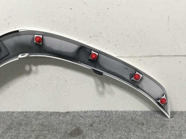新車外し!ランドクルーザー/ランクル FJA300W/VJA300W 純正 右 リア クォーター/オーバーフェンダー/フェンダーアーチモール 75605-60120 ホワイト 090(134472)