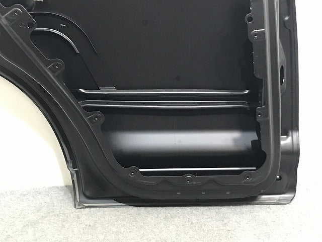 新品!トゥアレグ 7L系 純正 左 リア ドア 7L0833111 7L0833055M 未塗装 フォルクスワーゲン(134475)