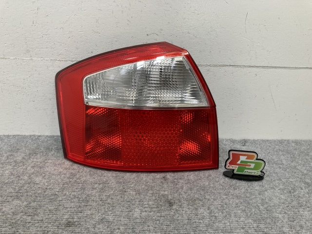 新品!A4(B6) 8E系 純正 前期 左 テールランプ/ライト/レンズ ハロゲン HELLA 8E0 945095 8E5945217 アウディ(134495)