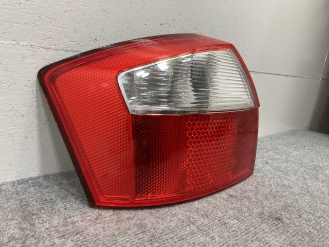 新品!A4(B6) 8E系 純正 前期 左 テールランプ/ライト/レンズ ハロゲン HELLA 8E0 945095 8E5945217 アウディ(134495)