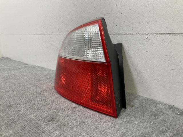新品!A4(B6) 8E系 純正 前期 左 テールランプ/ライト/レンズ ハロゲン HELLA 8E0 945095 8E5945217 アウディ(134495)