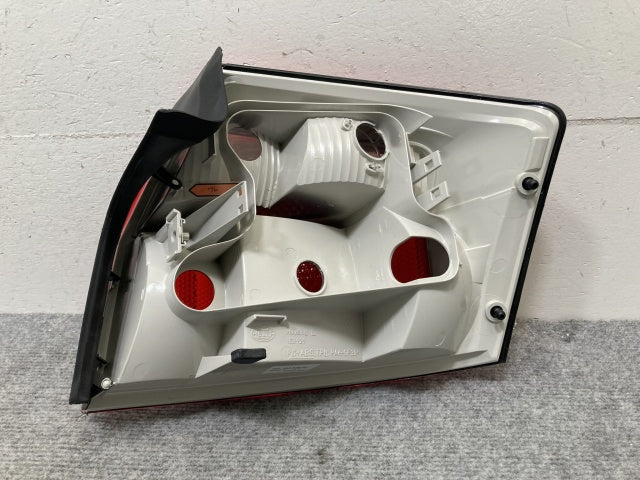 新品!A4(B6) 8E系 純正 前期 左 テールランプ/ライト/レンズ ハロゲン HELLA 8E0 945095 8E5945217 アウディ(134495)