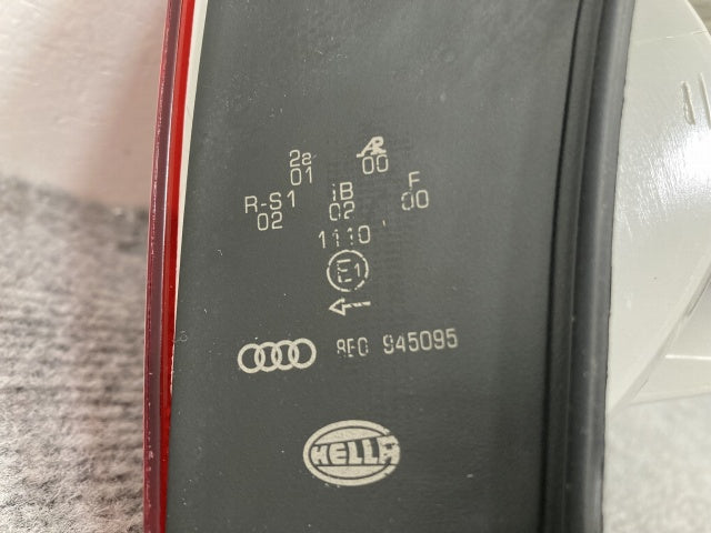 新品!A4(B6) 8E系 純正 前期 左 テールランプ/ライト/レンズ ハロゲン HELLA 8E0 945095 8E5945217 アウディ(134495)