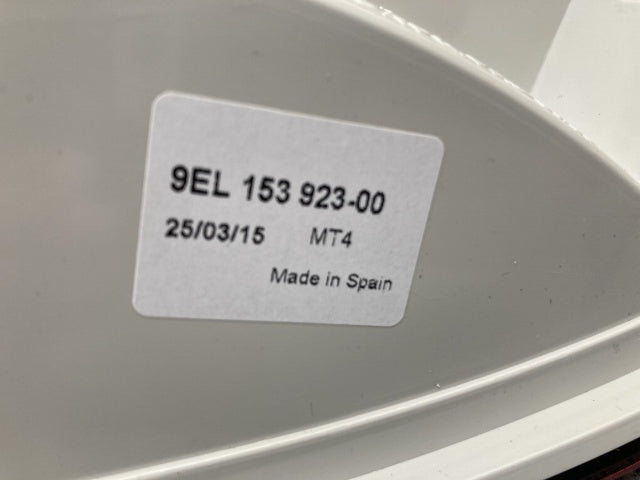 新品!A4(B6) 8E系 純正 前期 左 テールランプ/ライト/レンズ ハロゲン HELLA 8E0 945095 8E5945217 アウディ(134495)