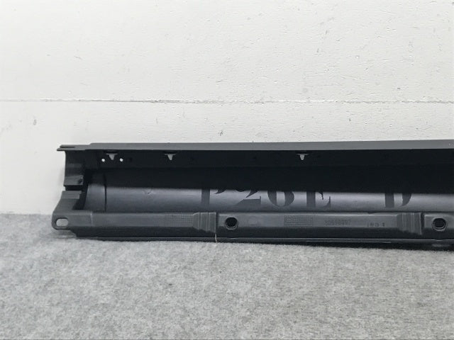 新品!V70 SB系 純正 前期 右 リア ドア サイドステップ/サイドスカート カバー/下部 30698367 30698367 素地 ボルボ(134514)