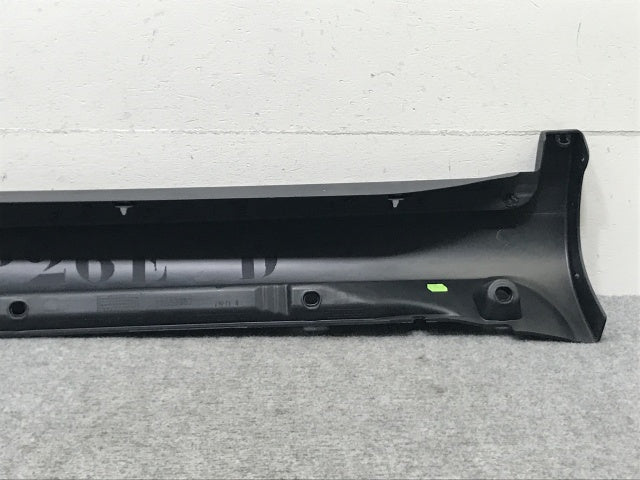 新品!V70 SB系 純正 前期 右 リア ドア サイドステップ/サイドスカート カバー/下部 30698367 30698367 素地 ボルボ(134514)