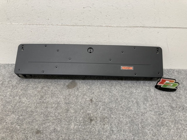 新品!CLAクラス C117 純正 フロント ライセンスベース/ナンバープレートベース A117 885 00 81 A1178850081 素地 メルセデスベンツ(134515)