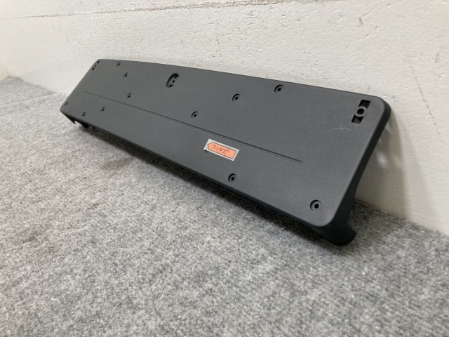 新品!CLAクラス C117 純正 フロント ライセンスベース/ナンバープレートベース A117 885 00 81 A1178850081 素地 メルセデスベンツ(134515)
