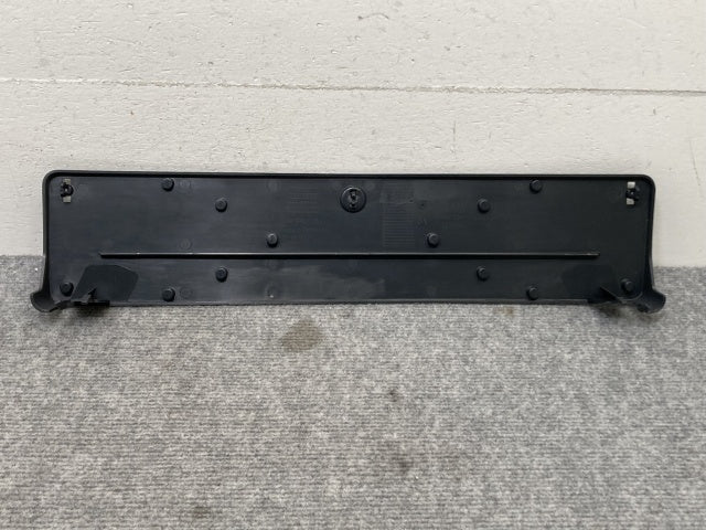 新品!CLAクラス C117 純正 フロント ライセンスベース/ナンバープレートベース A117 885 00 81 A1178850081 素地 メルセデスベンツ(134515)