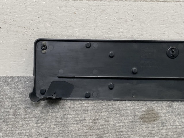 新品!CLAクラス C117 純正 フロント ライセンスベース/ナンバープレートベース A117 885 00 81 A1178850081 素地 メルセデスベンツ(134515)