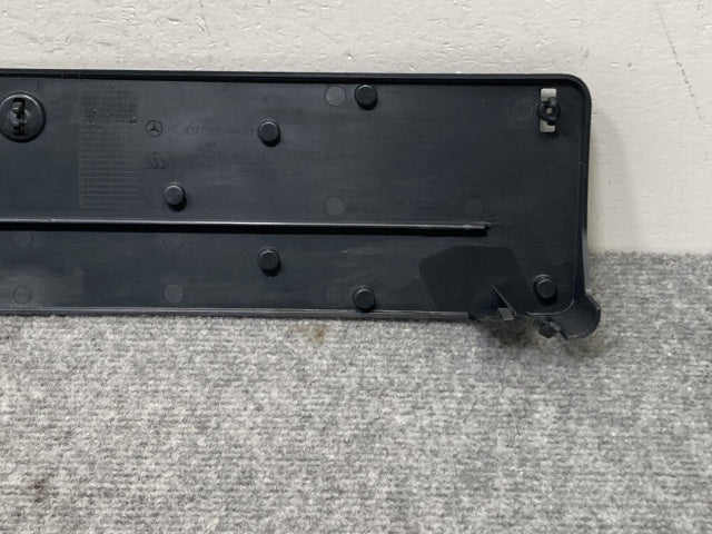 新品!CLAクラス C117 純正 フロント ライセンスベース/ナンバープレートベース A117 885 00 81 A1178850081 素地 メルセデスベンツ(134515)