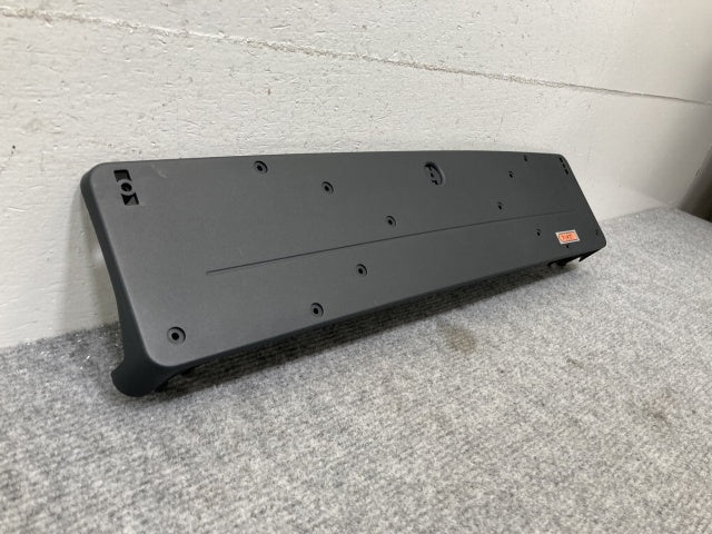 新品!CLAクラス C117 純正 フロント ライセンスベース/ナンバープレートベース A117 885 00 81 A1178850081 素地 メルセデスベンツ(134516)
