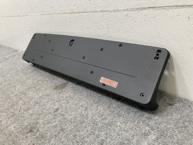 新品!CLAクラス C117 純正 フロント ライセンスベース/ナンバープレートベース A117 885 00 81 A1178850081 素地 メルセデスベンツ(134516)