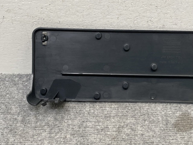 新品!CLAクラス C117 純正 フロント ライセンスベース/ナンバープレートベース A117 885 00 81 A1178850081 素地 メルセデスベンツ(134516)