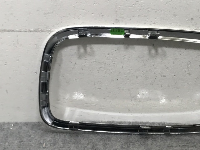 新品!7シリーズ E65/E66 純正 右 フロント グリルメッキガーニッシュ/グリルメッキモール 51.13 7 145 740 51137145740 BMW(134518)