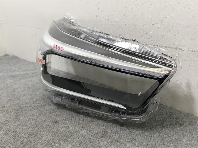 ライズ/ロッキー/レックス A200/A210/A201/A202/A/S/F 純正 右 ヘッドライト レンズ カバー 8110A-B1020 トヨタ/ダイハツ/スバル(134520)