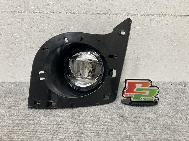 ダイハツ/トヨタ/ホンダ/スバル/スズキ 汎用 LA150S/M900A/ZN6/JF1/ZC6/MK53S MR52S 純正 左 フォグランプ LED KOITO 114-11092(134521)