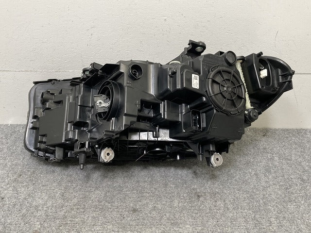 ジャンク!5シリーズ G30/G31 純正 右 ヘッドライト/ランプ LED 7439212-01 BMW(134525)