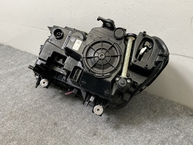 ジャンク!5シリーズ G30/G31 純正 右 ヘッドライト/ランプ LED 7439212-01 BMW(134525)