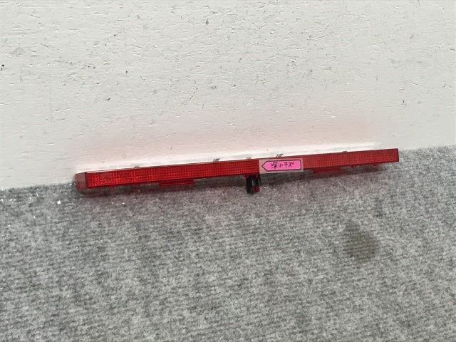 新品!A4(B6/B7) 8E系 純正 ハイマウントストップランプ/テールランプ/ライト/レンズ LED 8E5 945 097 8E5945097C アウディ(134560)