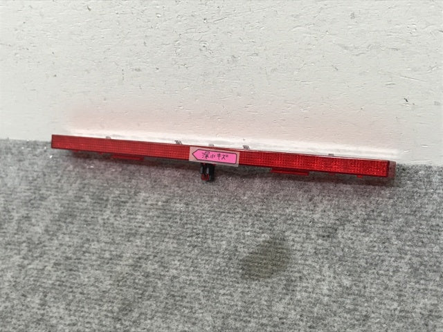 新品!A4(B6/B7) 8E系 純正 ハイマウントストップランプ/テールランプ/ライト/レンズ LED 8E5 945 097 8E5945097C アウディ(134560)