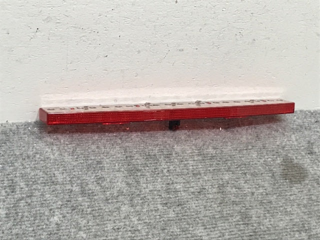 新品!A4(B6/B7) 8E系 純正 ハイマウントストップランプ/テールランプ/ライト/レンズ LED 8E5 945 097 8E5945097C アウディ(134563)