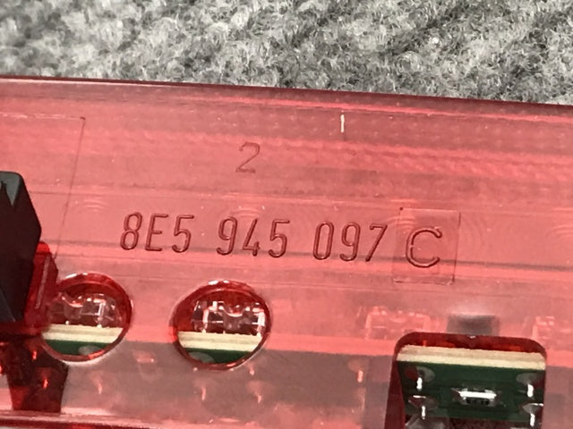 新品!A4(B6/B7) 8E系 純正 ハイマウントストップランプ/テールランプ/ライト/レンズ LED 8E5 945 097 8E5945097C アウディ(134563)