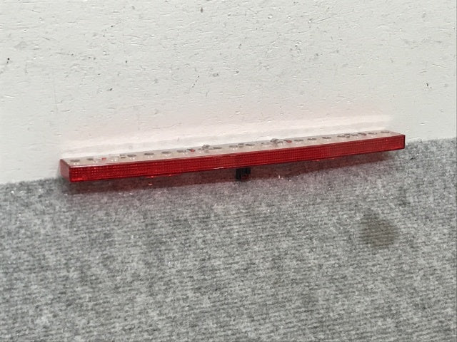 新品!A4(B6/B7) 8E系 純正 ハイマウントストップランプ/テールランプ/ライト/レンズ LED 8E5 945 097 8E5945097C アウディ(134564)