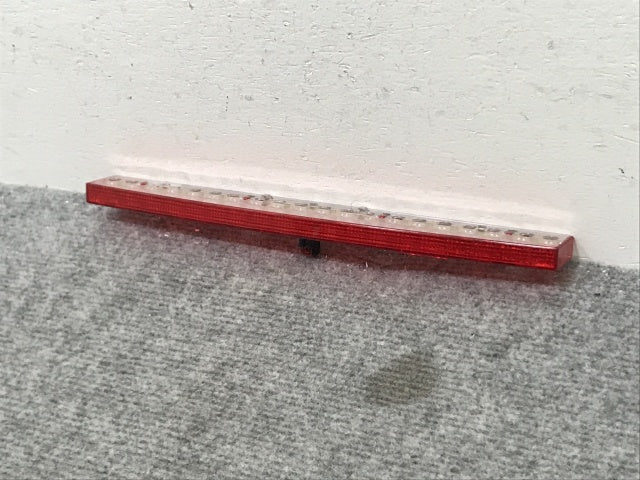 新品!A4(B6/B7) 8E系 純正 ハイマウントストップランプ/テールランプ/ライト/レンズ LED 8E5 945 097 8E5945097C アウディ(134564)