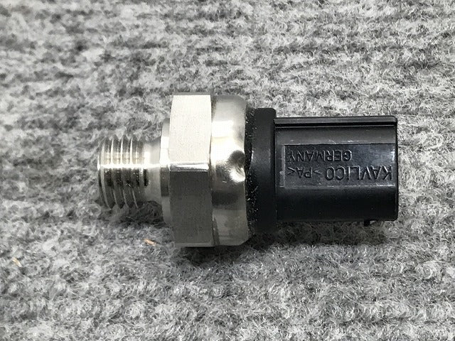 新品!Sクラス W220 純正 エンジンオイルプレッシャースイッチ/圧力センサー A0061539228 0061539228 メルセデスベンツ(134584)