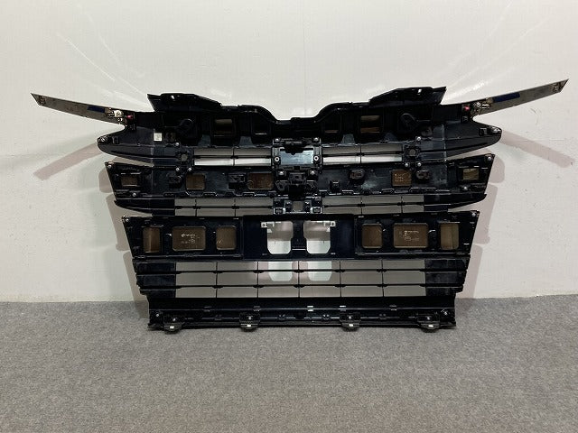 ノア/SG/SZ 90系/ZWR90W/ZWR95W/MZRA90W/MZRA95W 純正 フロント グリル/ラジエーターグリル 53101-V1020 メッキ トヨタ(134595)