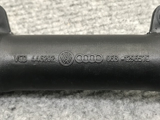 新品!A4(B6/B7) 8E系 純正 エアパイプ/チューブ 06B 129657C 06B129657C アウディ(134597)