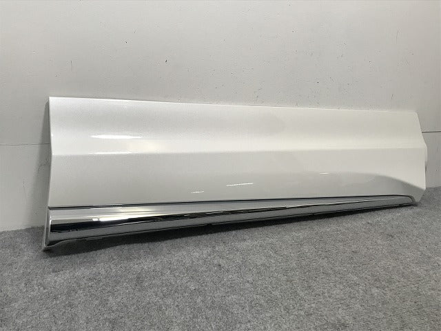 新品!ハリアー 80系/MXUA80/MXUA85/AXUH80/AXUH85 純正 右 フロントドア サイドパネル リテーナー付 D2611-63110 D2611-63110-A0(134620)